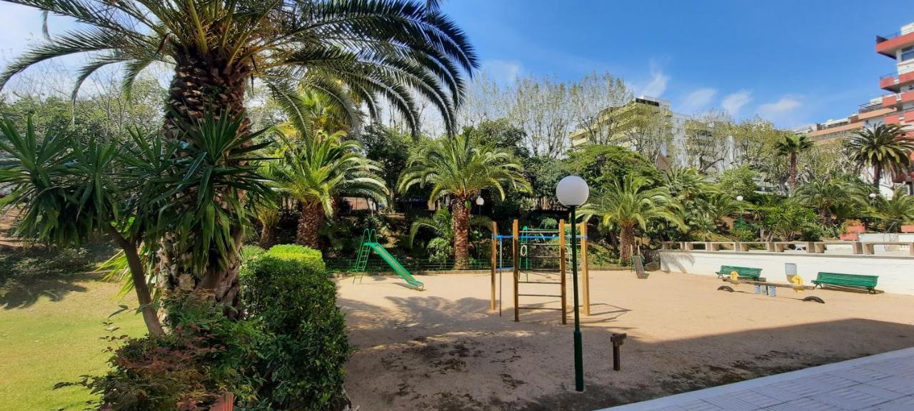 Bright Apartment Near The Beach And Barcelona By Train Masnou Exterior foto